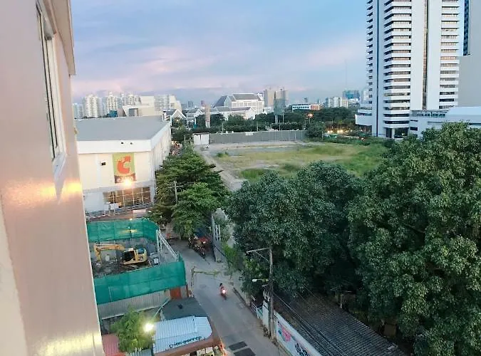 Easy Life Bangkok